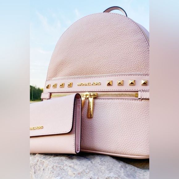 MICHAEL KORS KENLY MEDIUM BACKPACK IN BLUSH PINK - Picture 2 of 8